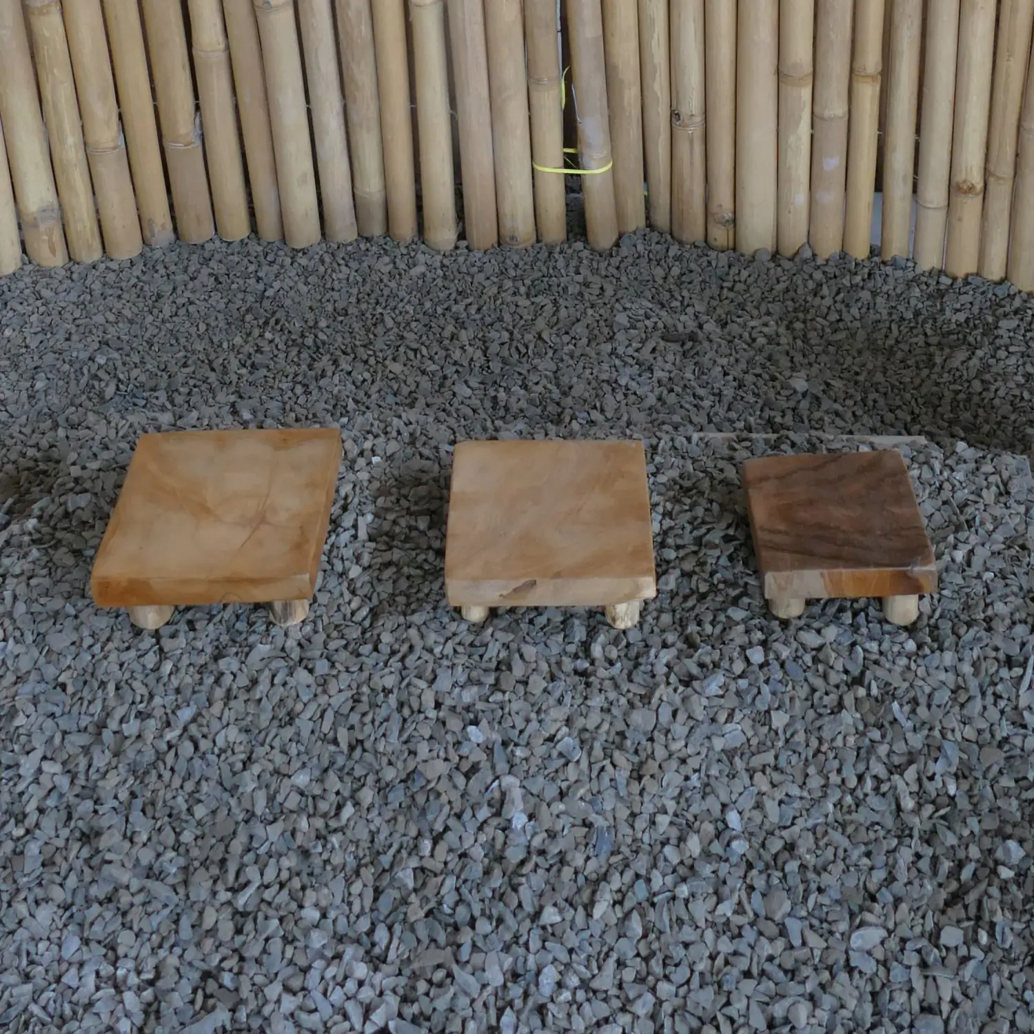 Product image 7 of the product “Low Stool made from teak root wood, Set of 3. Sizes: L: 20x20x7cm H. M:18x18x7cm H. S: 15x15x7cm H. ”